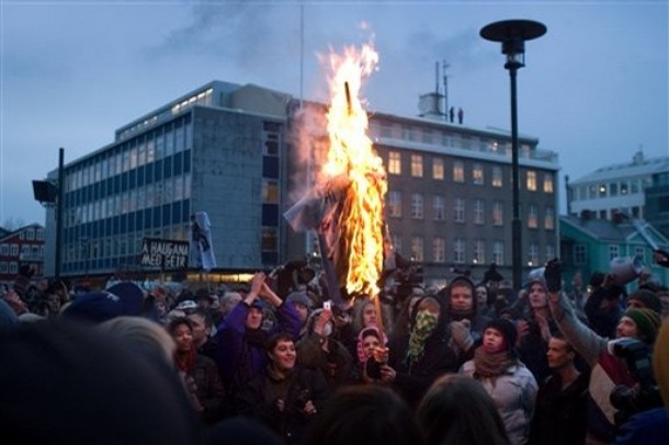 Protesty v jinak poklidné zemi byly kvůli krizi bouřlivé