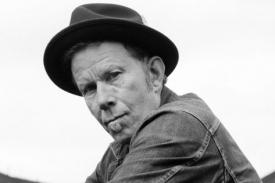 Tom Waits chce vědět, jak se jeho fanoušci jmenují.