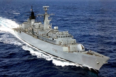 HMS Cornwall (F99) - na tomto typu lodi pluli zajatí Britové HMS Cornwall (F99) - na tomto typu lodi pluli zajatí Britové