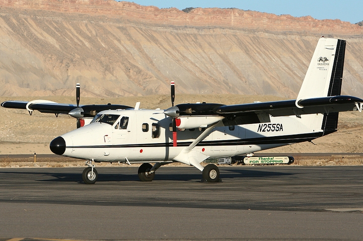 Zřícené letadlo de Havilland DHC-6/300. Zřícené letadlo de Havilland DHC-6/300.