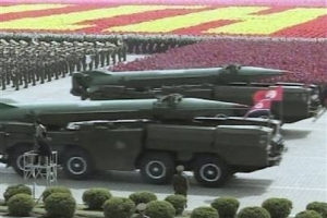 Rakety při oslavách 75. výročí armády KLDR
