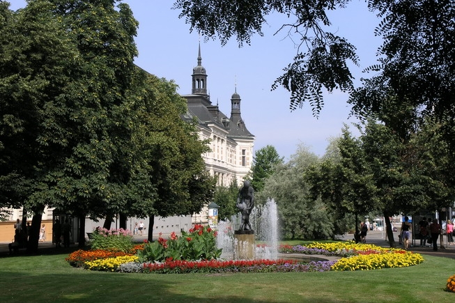 Západočeské muzeum v Plzni od Kopeckého sadů.