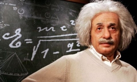 Einstein. Fyzikovo jméno nese nedaleko muzea i oblíbená kavárna.