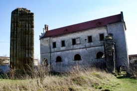 Sloup ve Klášterní Skalici měl sahat do nebe.