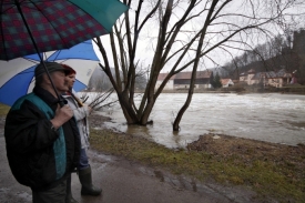 Jarní tání a vydatné přeháňky zvedly koryta řek.