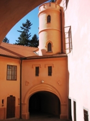 N&aacute;dvoř&iacute; z&aacute;mku.