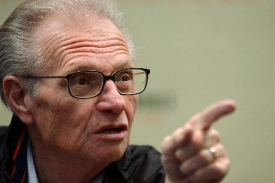 Novinář a moderátor Larry King.