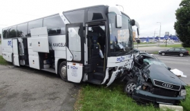 V audi zemřel dvaačtyřicetiletý řidič z Ostravska a spolujezdkyně.