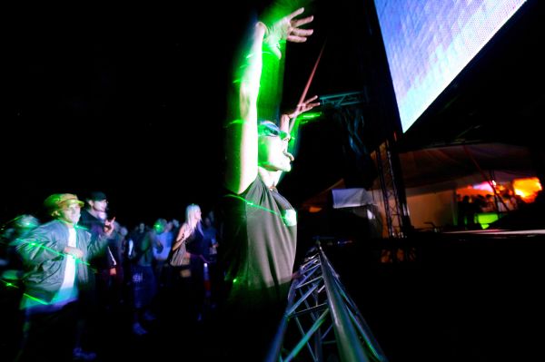 Technoparty na Andělce přilákala zatím šest tisíc lidí.