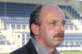 Stanislav Levý je novým koučem Zlína. Stanislav Levý je novým koučem Zlína.