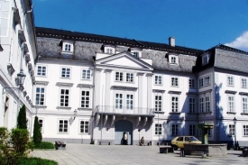 Zámecké nádvoří.