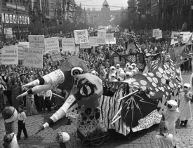 Prvomájové oslavy v roce 1958 v Praze na Václavském náměstí.
