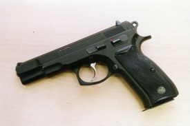 Většina dodaných pistolí byla vadná.