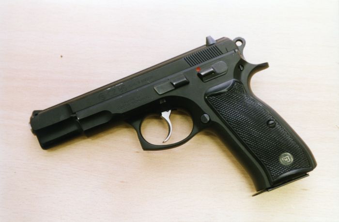 Většina dodaných pistolí byla vadná.