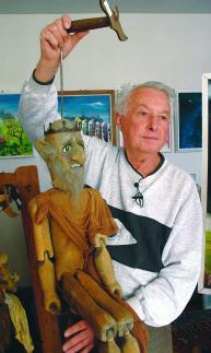 Bytosti z poh&aacute;dek. V&yacute;tvarn&iacute;k Jiř&iacute; &Scaron;imek se vedle malov&aacute;n&iacute; a sochařstv&iacute; zab&yacute;v&aacute; tak&eacute; v&yacute;robou loutek. Inspirac&iacute; mu jsou předev&scaron;&iacute;m česk&eacute; poh&aacute;dky. Jeho tvorba je nyn&iacute; k viděn&iacute; v jeho rodn&eacute;m Hlinsku.
