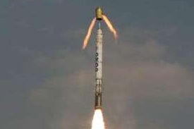 Start indické rakety K-15 schopné nést jaderné hlavice.