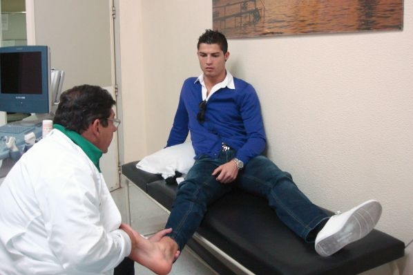 Cristiano Ronaldo dostal od doktorů svolení vrátit se do zápasů.