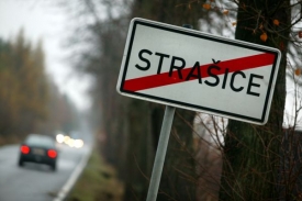 Strašice jsou teď v centru dění, o strašidelný dům je zájem.