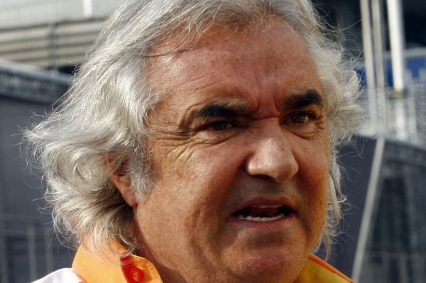 Flavio Briatore žádá odškodné a zrušení zákazu působení v F1. Flavio Briatore žádá odškodné a zrušení zákazu působení v F1.