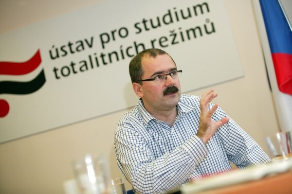 Vznikla petice na podporu Ústavu pro studium totalitních režimů.