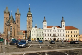 Radnice v Hradci se rozhodla snížit daň z nemovitosti.