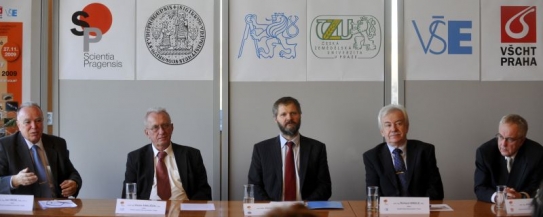 Rektoři ČZU, ČVUT, UK, VŠE a VŠCHT diskutovali o budoucnosti vědy.