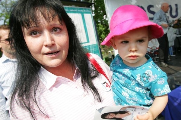 Europoslankyně Andrea Češková při kampani.