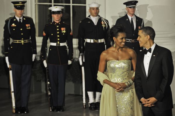 Barack a Michelle Obamová čekají na indického prezidenta.