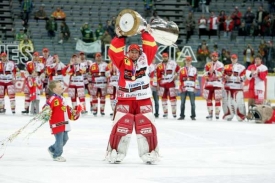 Hokejový brankář Adam Svoboda na archivním snímku.