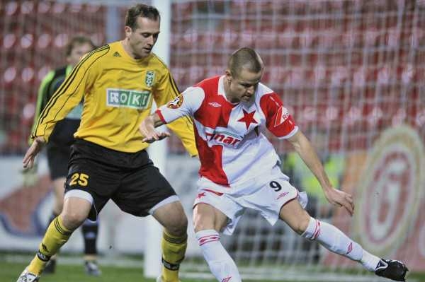 Fotbalisté Slavie postoupili přes Karvinou do čtvrtfinále.