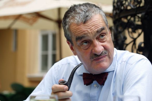 Karel Schwarzenberg tvrdí, že ODS posílá voliče TOP 09 sama. 