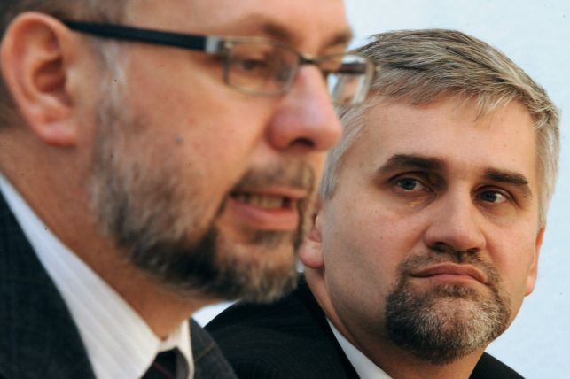 Ladislava Mika (vlevo) střídá v křesle náměstek Jan Dusík. 