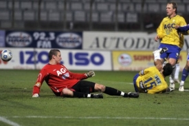 Fotbalisté Teplic inkasují branku v posledním zápase v Olomouci.