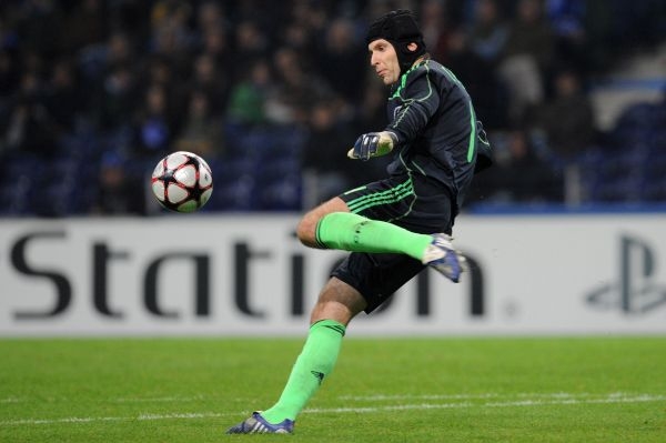 Brankář Petr Čech v zápase proti Portu. Brankář Petr Čech v zápase proti Portu.