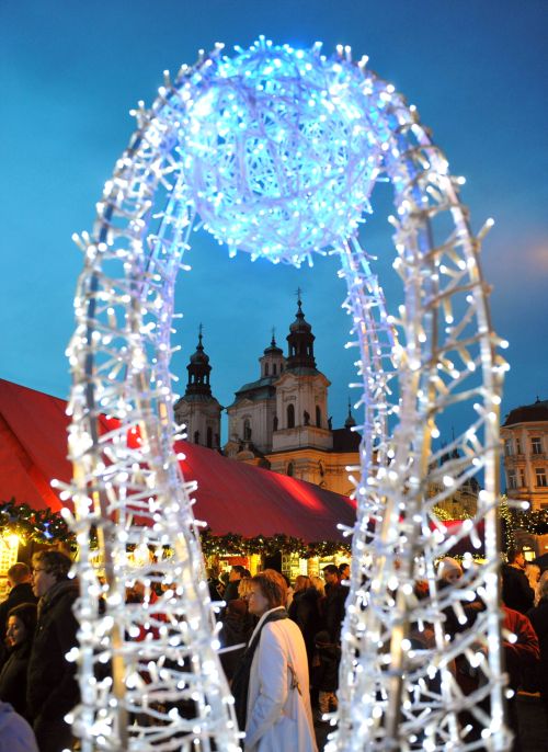 Na Staroměstském náměstí budou vystupovat folklorní soubory.