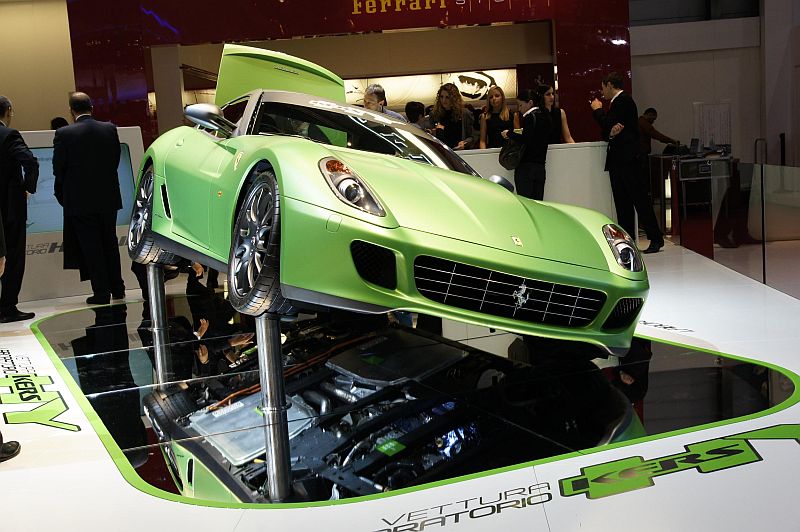 Hybridní Hy-Kers se zakládá na Ferrari 599 GTB Fiorano.