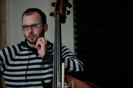Tom&aacute;&scaron; Li&scaron;ka patř&iacute; k nejmlad&scaron;&iacute; jazzov&eacute; generaci.