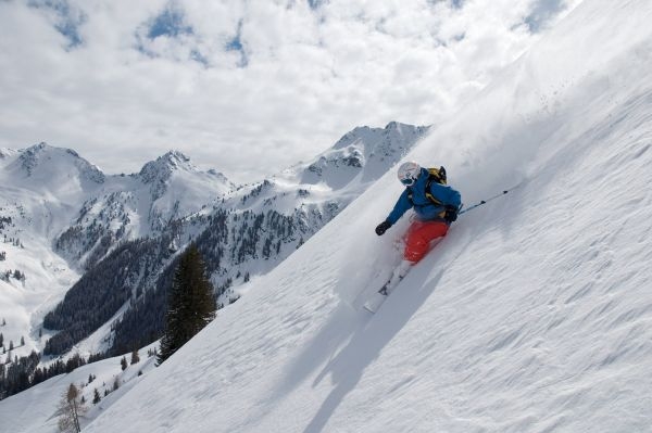 Alpbachtal. Lyžařka Kateřina Sobotková.