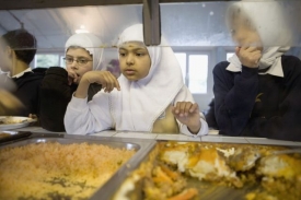 Jíme jenom halal.