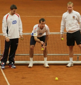 Zprava Jan H&aacute;jek, Radek &Scaron;těp&aacute;nek a Luk&aacute;&scaron; Dlouh&yacute; při tr&eacute;ninku.