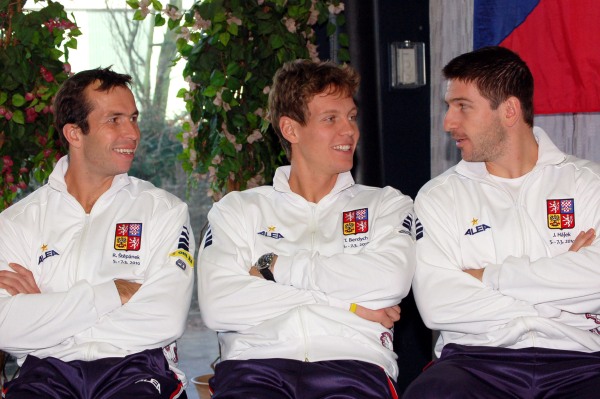 Zleva Radek Štěpánek, Tomáš Berdych a Jan Hájek.