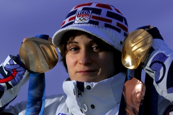 Martina Sáblíková se třemi medailemi z Vancouveru.
