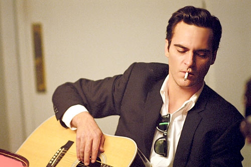 Cashe ve filmu Walk the Line ztvárnil Joaquin Phoenix.