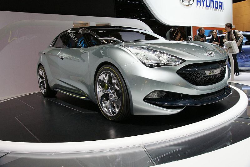 Koncept Hyundai i-flow pohání hybridní systém s dieselovým motorem. Koncept Hyundai i-flow pohání hybridní systém s dieselovým motorem.