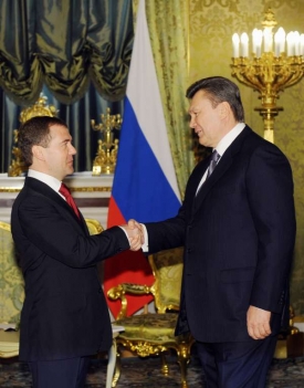 Janukvyč natahuje ruku do Moskvy i Bruselu.