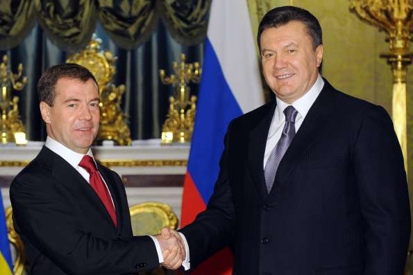 Janukvyč natahuje ruku do Moskvy i Bruselu.