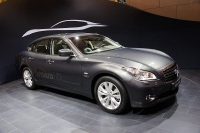 Infiniti M35 Hybrid.
