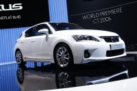 Lexus CT 200h.