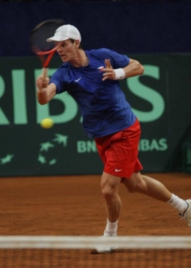 Tom&aacute;&scaron; Berdych v z&aacute;pase s Olivierem Rochusem dominoval.