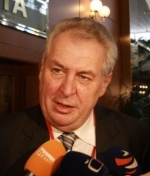 Miloš Zeman navazuje na bohatou politickou kariéru.